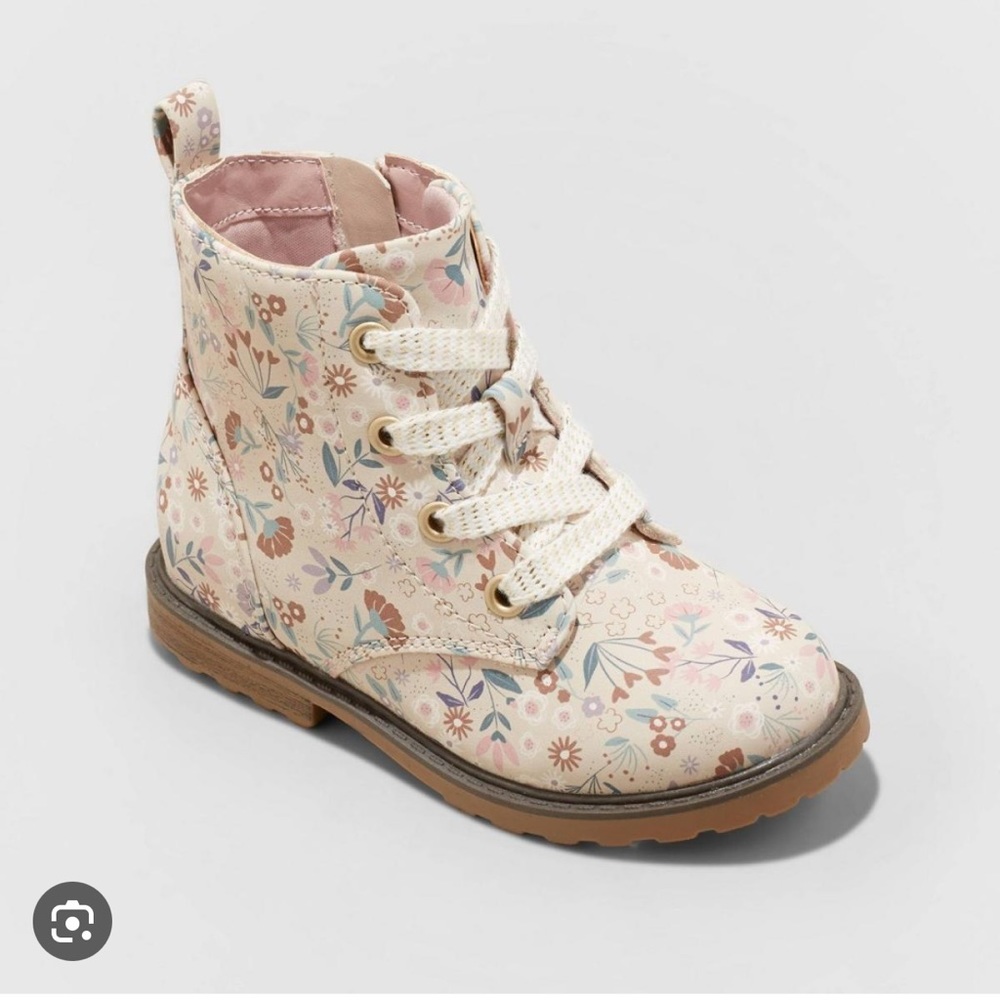 NIB NWT Cat & Jack Giovanna Boots - size 12